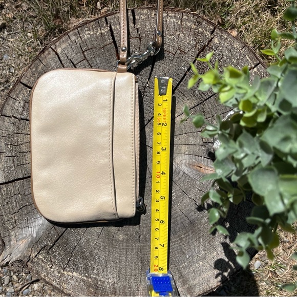 Poppy Wristlet - Picture 5 of 8